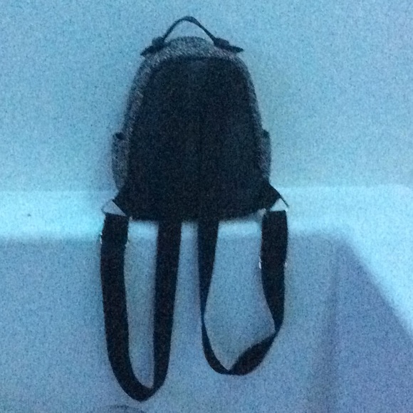 Small black backpack - Picture 4 of 8